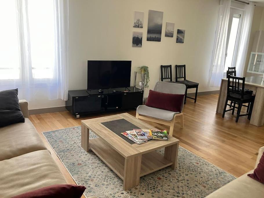Appartement Spacieux En Centre Ville Vendôme Extérieur photo