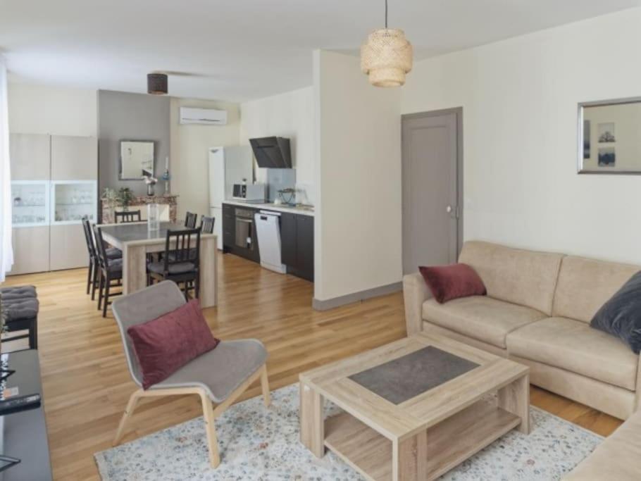 Appartement Spacieux En Centre Ville Vendôme Extérieur photo